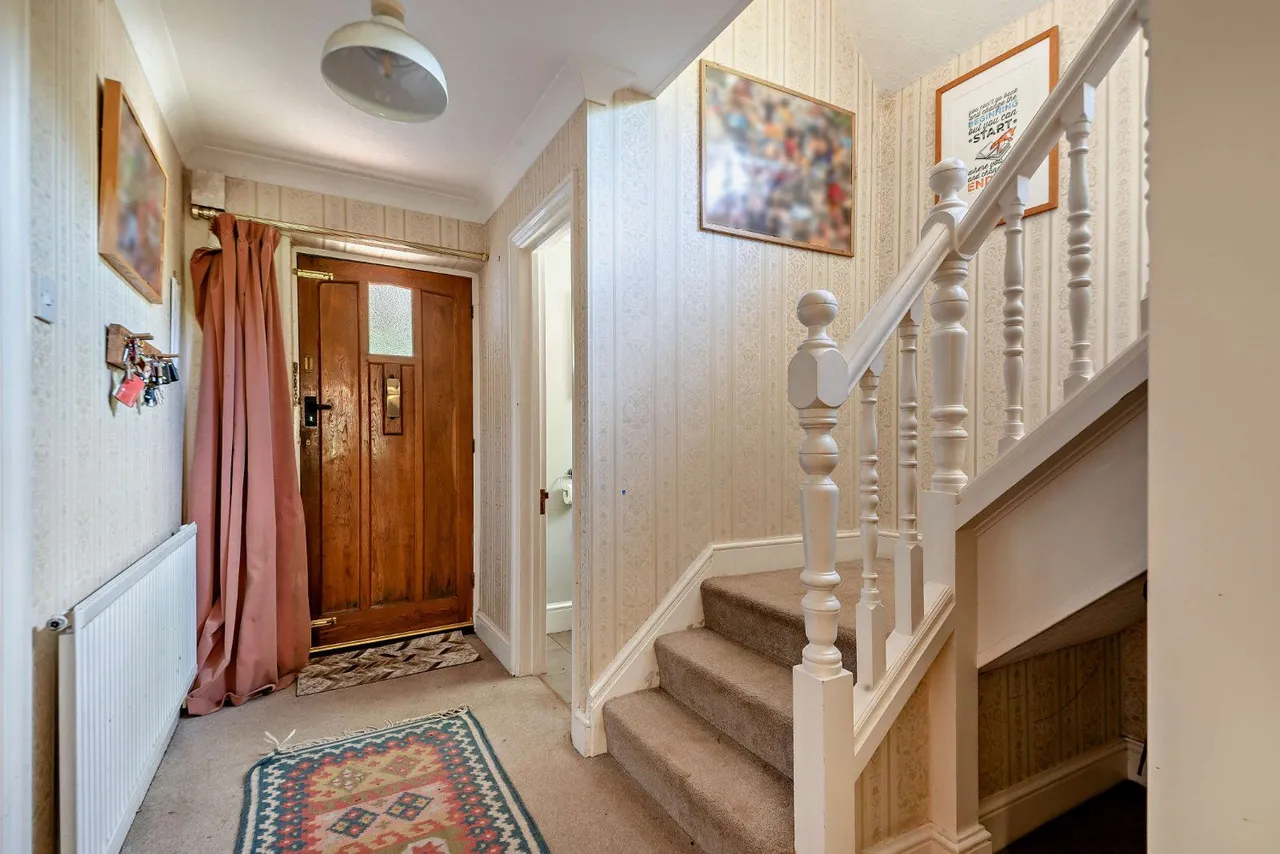 Smugglers Way, The Sands, Farnham, Surrey, GU10 1NB, photo 7