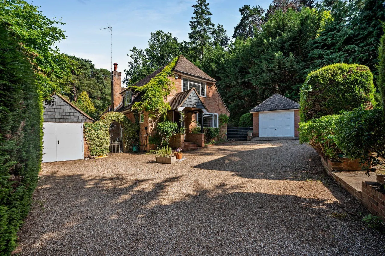Smugglers Way, The Sands, Farnham, Surrey, GU10 1NB, photo 12