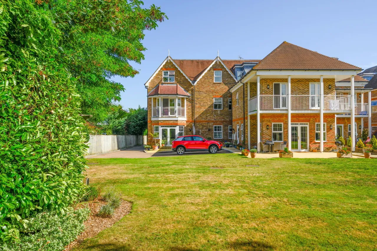 Oatlands Chase, Weybridge, KT13 9SE, photo 3