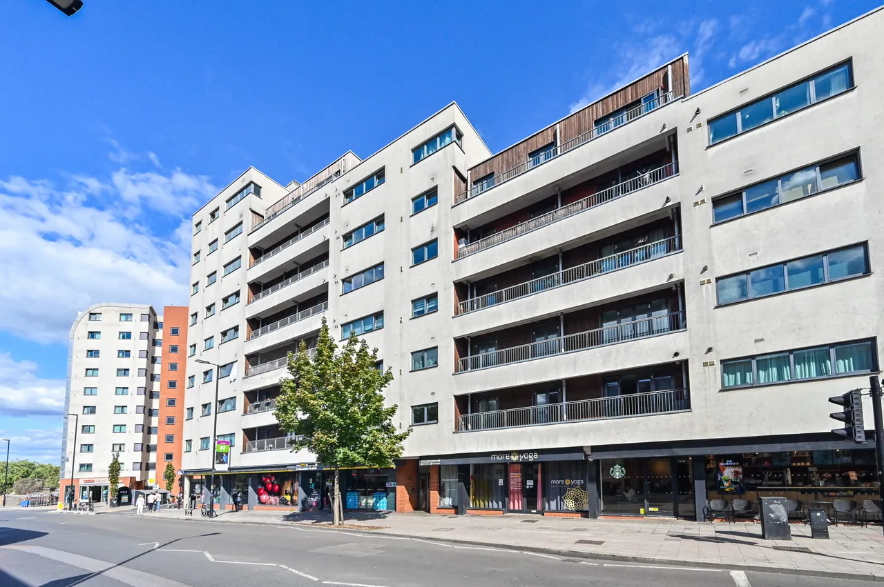 2 bed flat for sale — Flat 6, 476 Caledonian Road, London