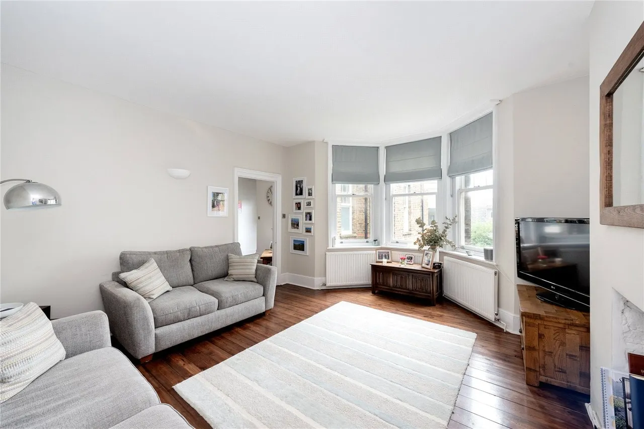 3 bed flat for sale, Trinity Road, London, SW17