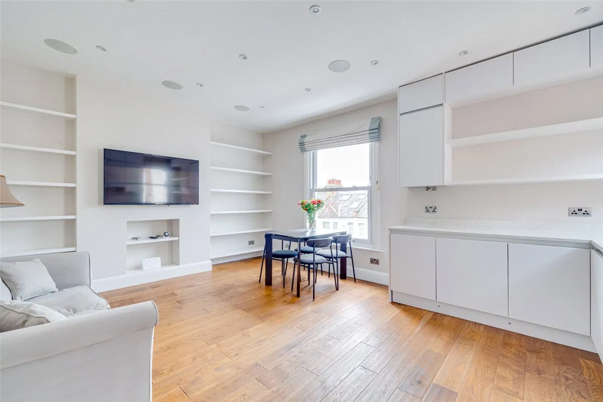 2 bed flat for sale, Whittingstall Road, London, SW6