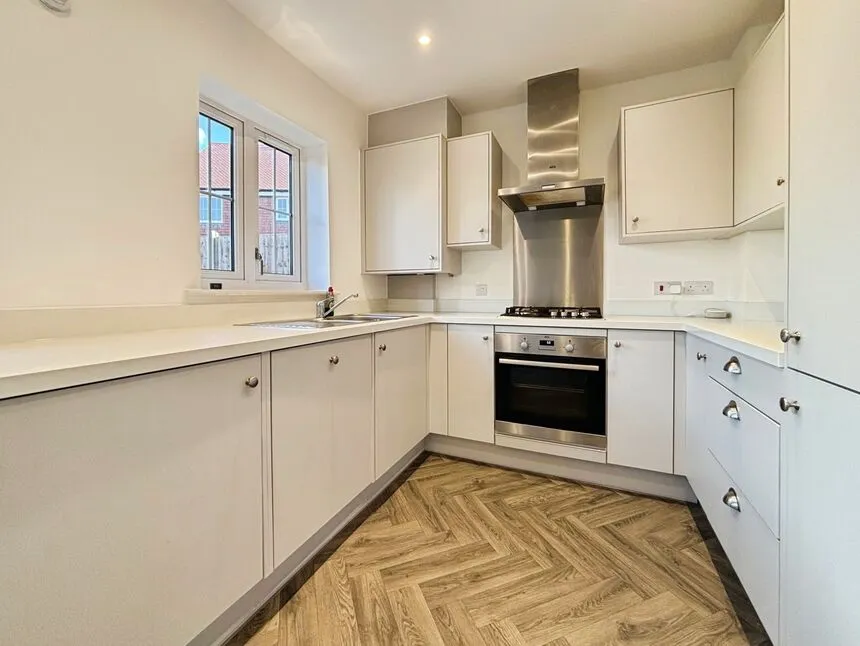 Reeves Avenue, Paddock Wood, TN12, photo 2