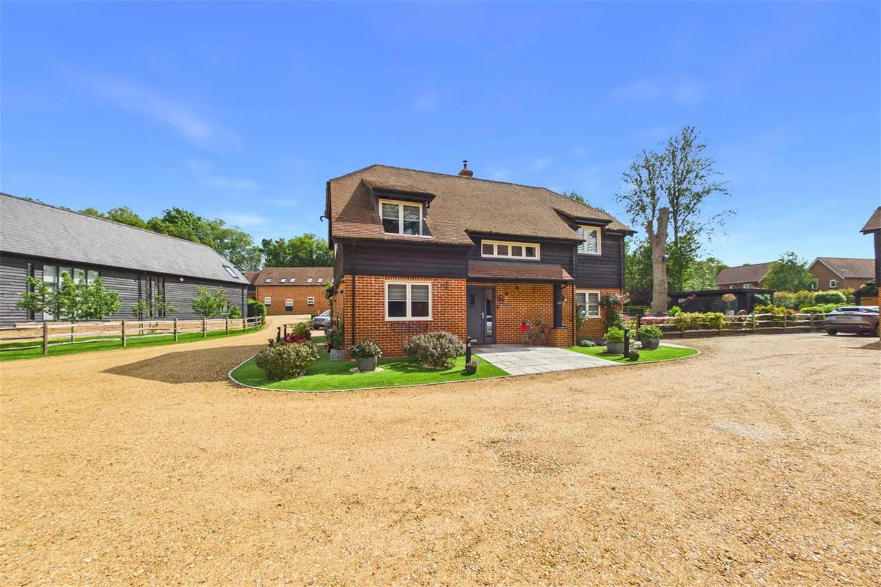 4 bed house for sale, Doric Avenue, Chineham, RG24