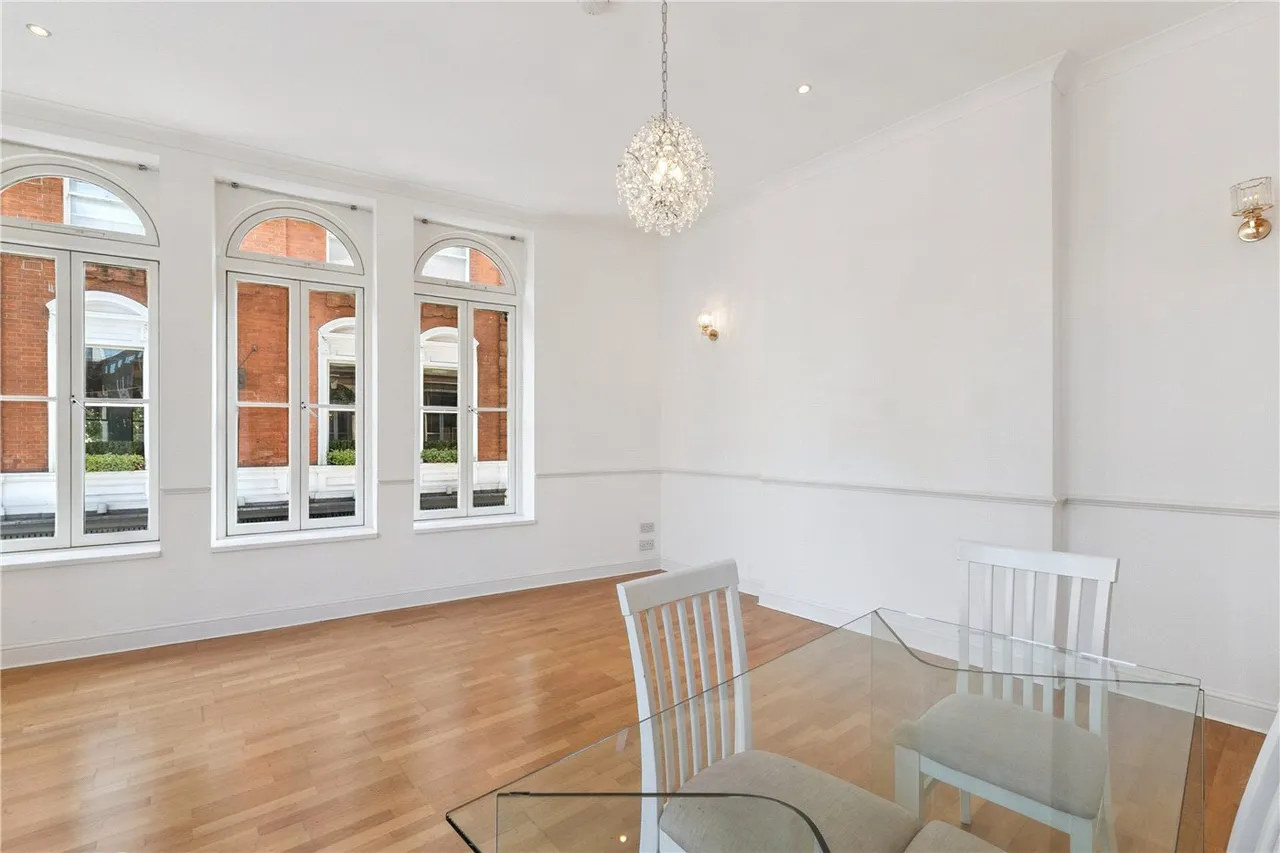 Shaftesbury Avenue, London, WC2H, photo 12