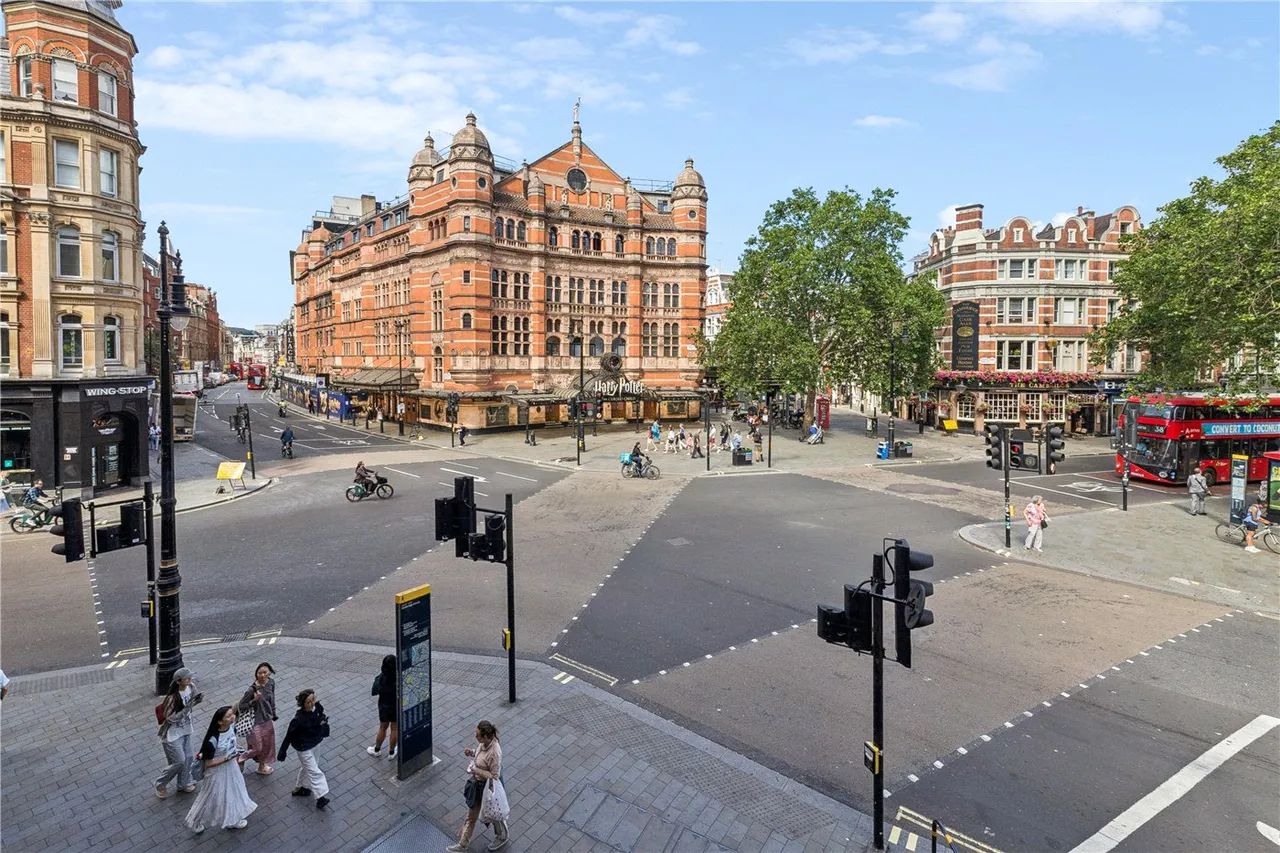 Shaftesbury Avenue, London, WC2H, photo 4