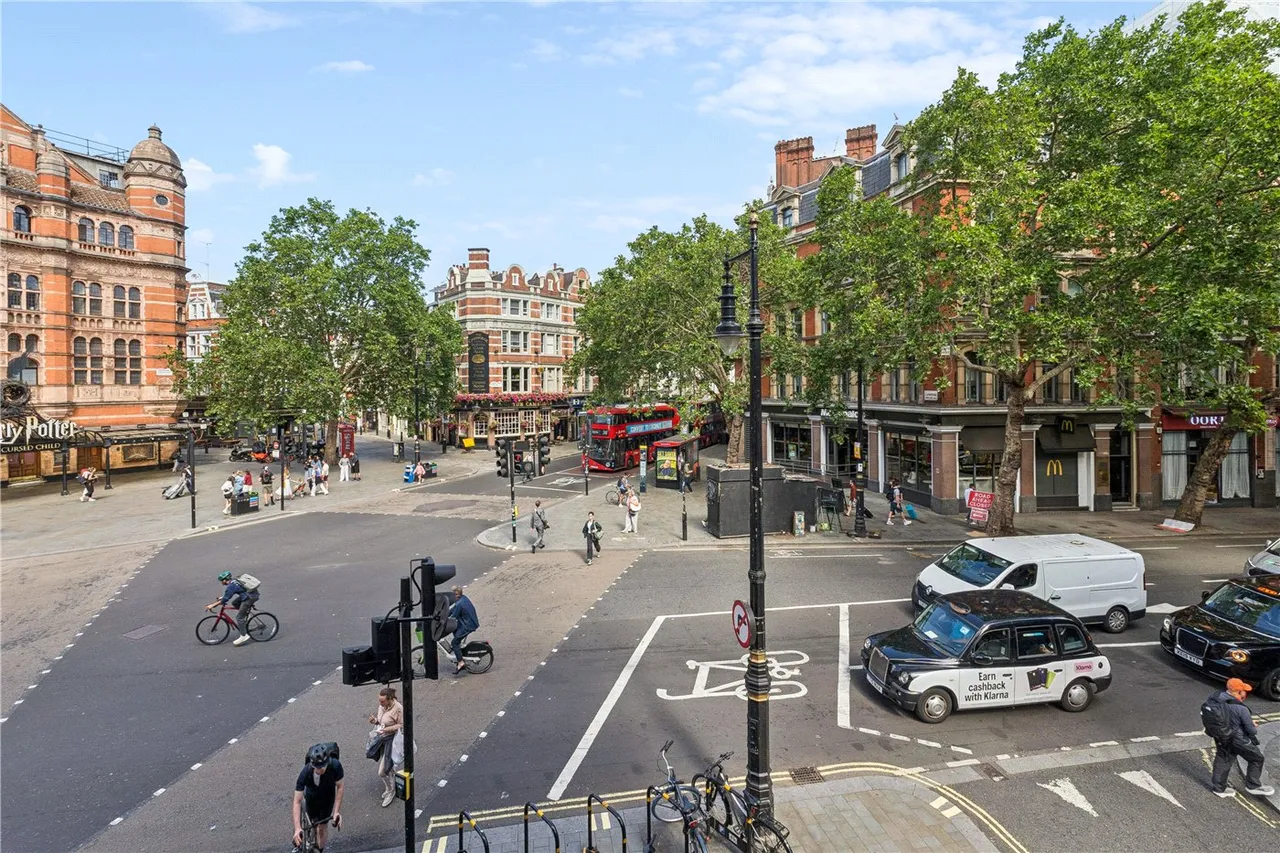 Shaftesbury Avenue, London, WC2H, photo 9