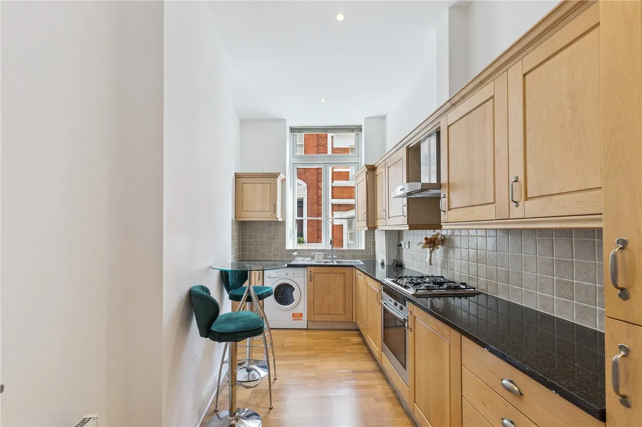 Shaftesbury Avenue, London, WC2H, photo 6