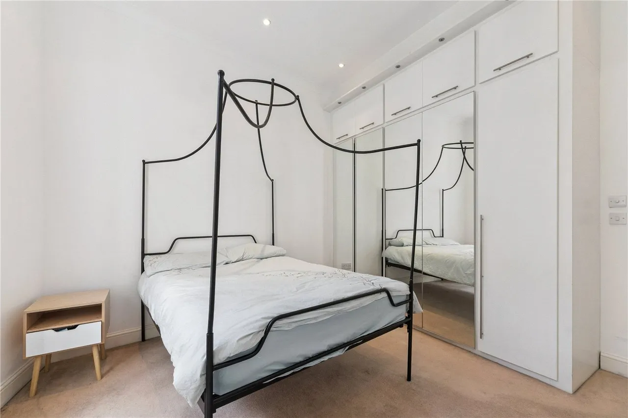 Shaftesbury Avenue, London, WC2H, photo 2