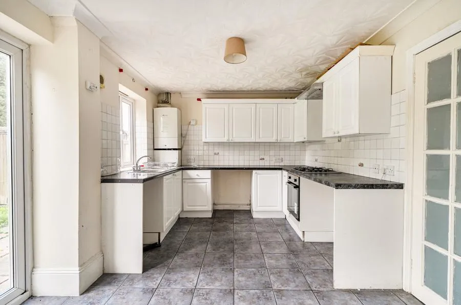 Basingstoke Road, Reading, RG2, photo 16