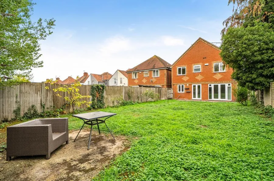 Basingstoke Road, Reading, RG2, photo 10
