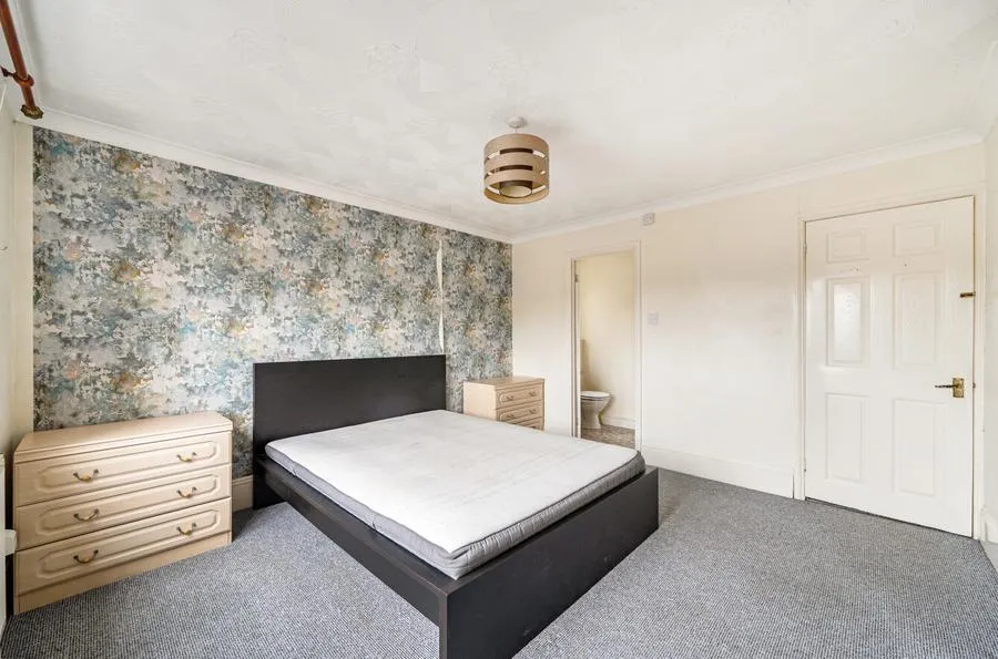 Basingstoke Road, Reading, RG2, photo 6