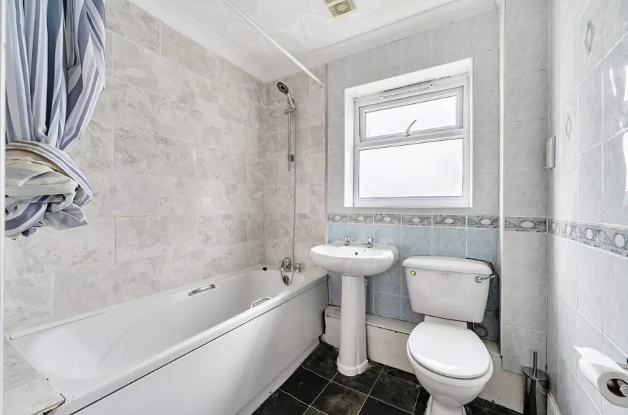 Basingstoke Road, Reading, RG2, photo 14