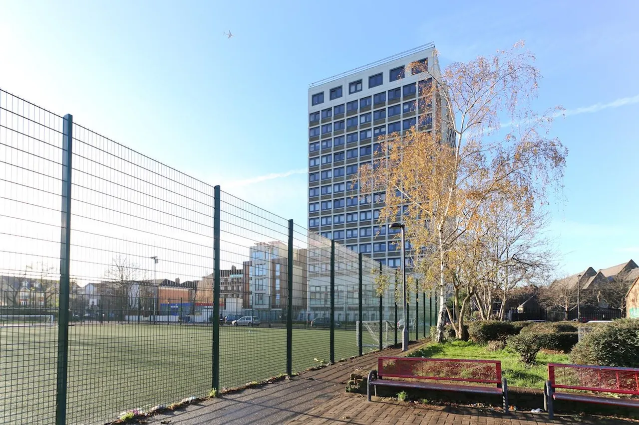 Courland Grove, SW8, photo 2