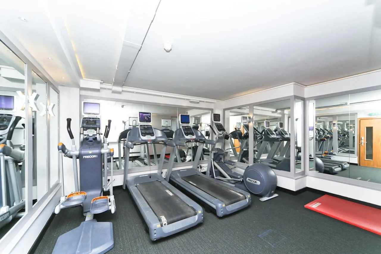 Courland Grove, SW8, photo 4