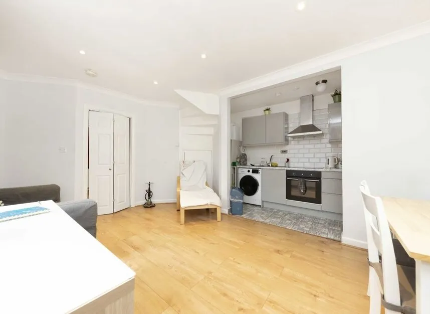Gladstone Mews, Wood Green, N22, photo 3