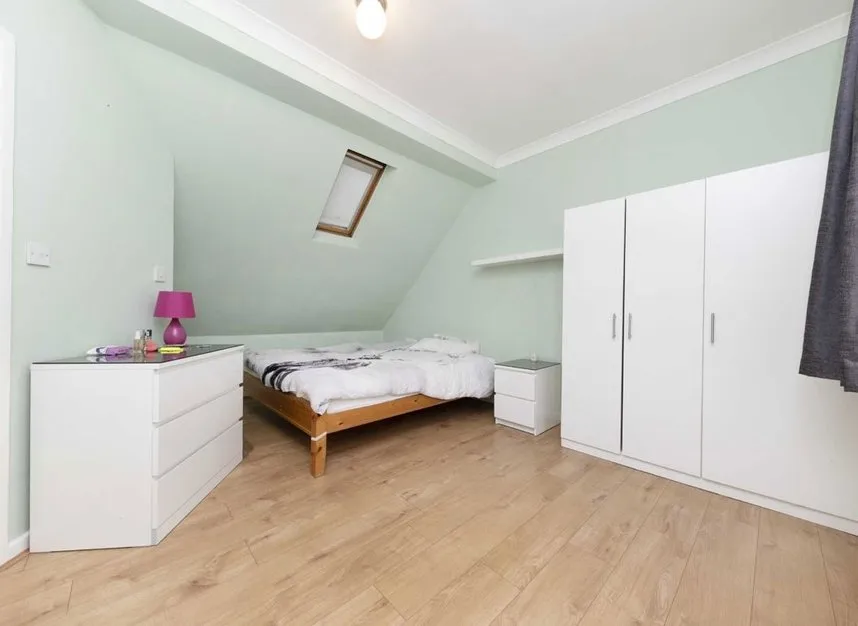 Gladstone Mews, Wood Green, N22, photo 4