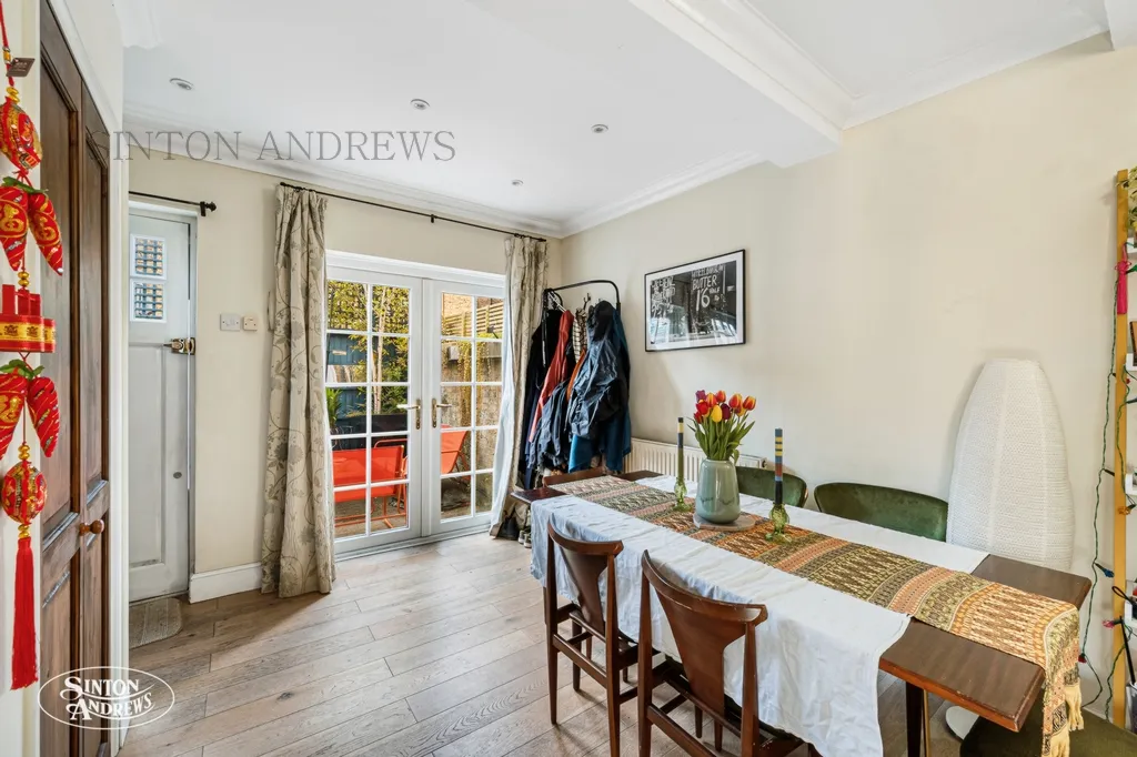 'The Lodge' Princes Road, Ealing, photo 4
