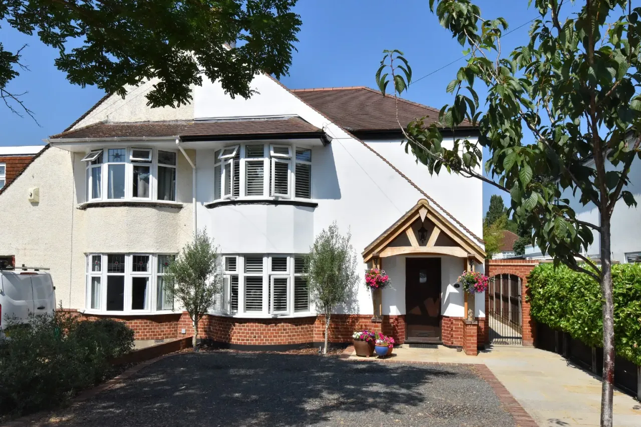 3 bed property for sale — Rodney Gardens, Coney Hall, Kent, BR4