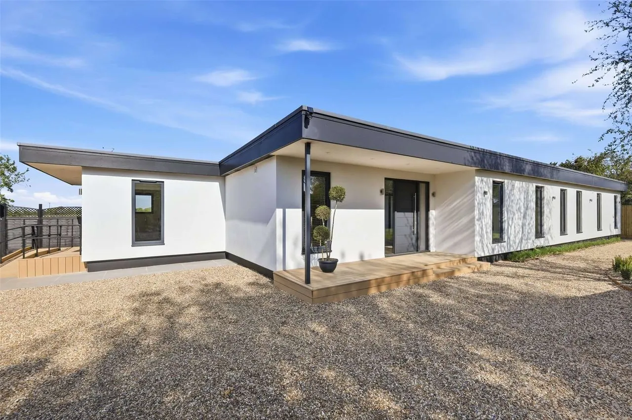 Gransmore Green, Felsted, Dunmow, Essex, CM6 3LA, photo 4
