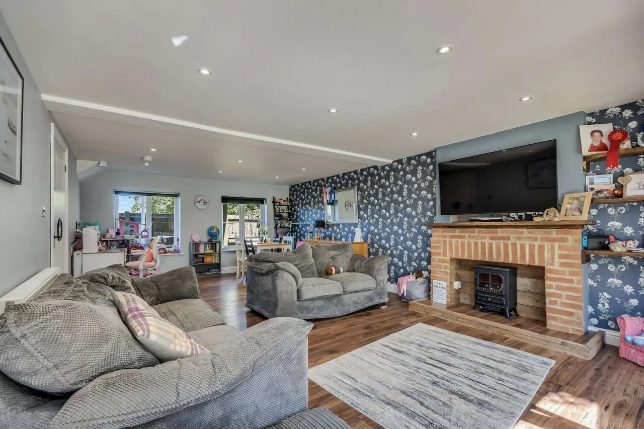 Chalks Green, High Easter Road, Leaden Roding, Dunmow, CM6 1QG, photo 10