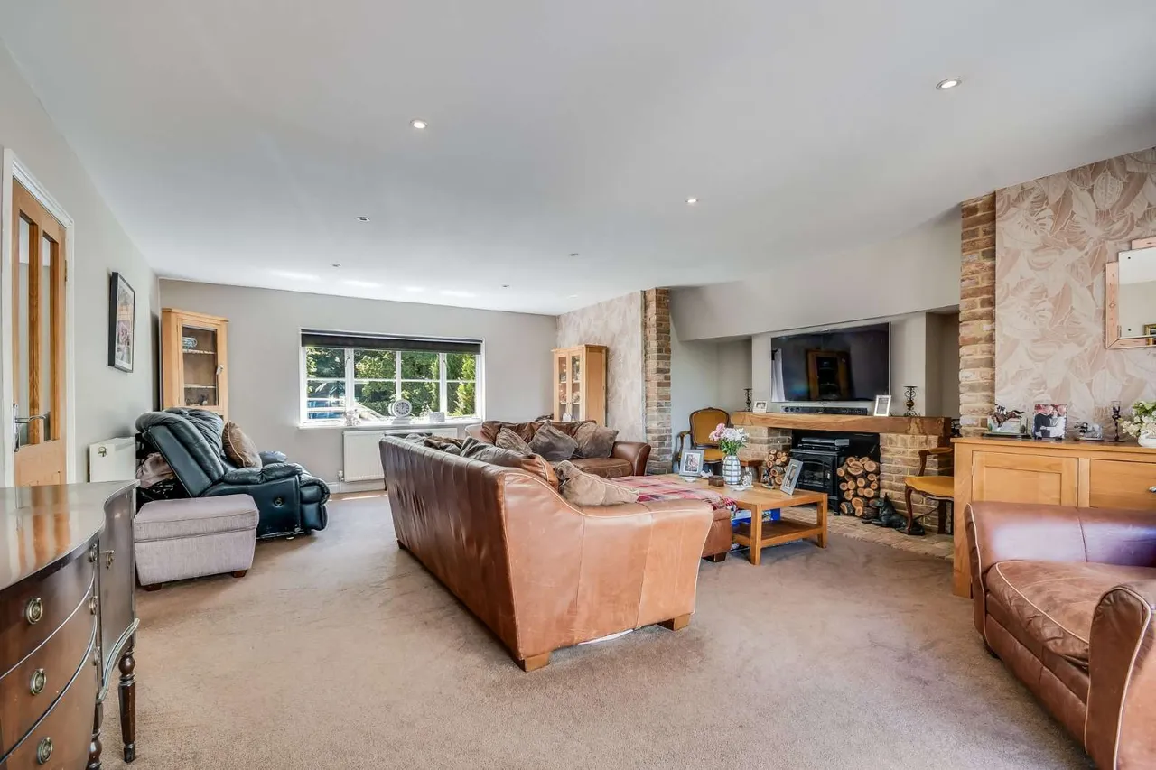 Chalks Green, High Easter Road, Leaden Roding, Dunmow, CM6 1QG, photo 5