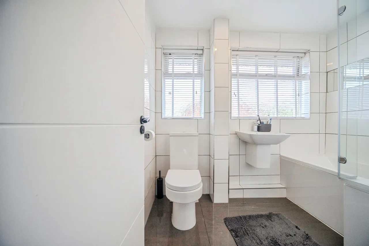 Spenlows Road, Bletchley, Milton Keynes, Buckinghamshire, MK3, photo 18