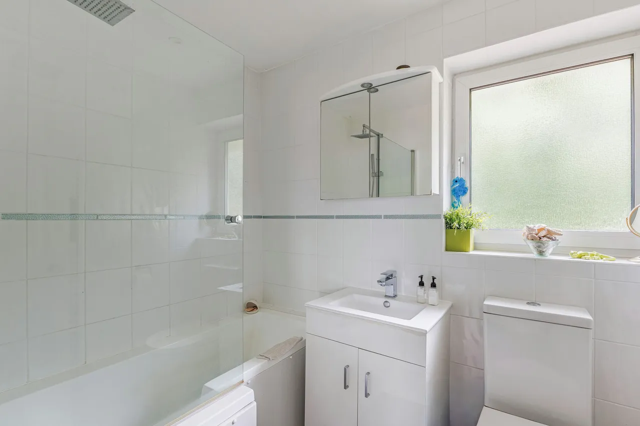 Phillips Close, Headley, GU35, photo 10