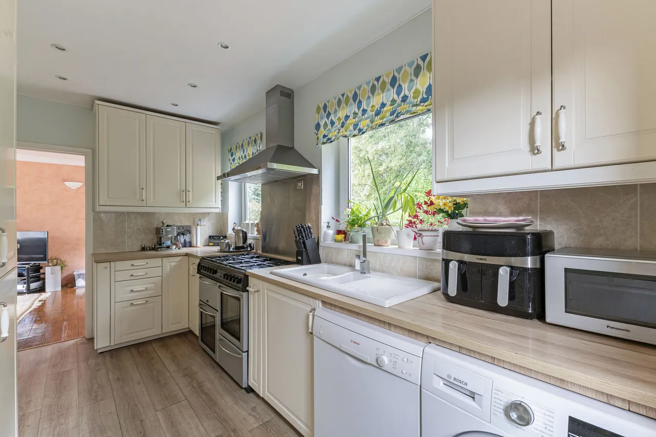 Phillips Close, Headley, GU35, photo 4