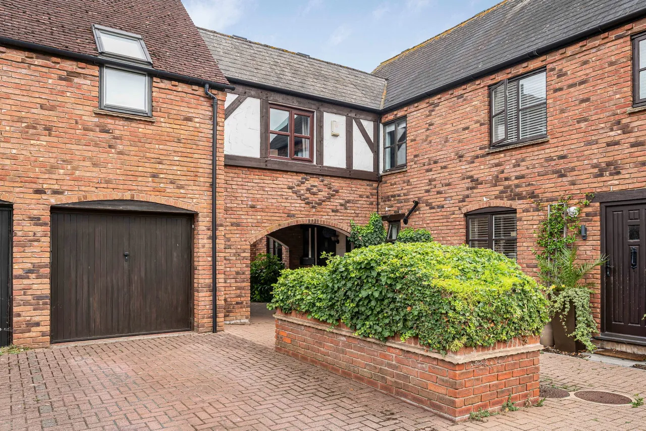 4 bed house for sale, Farriers Reach, Bishops Cleeve, GL52