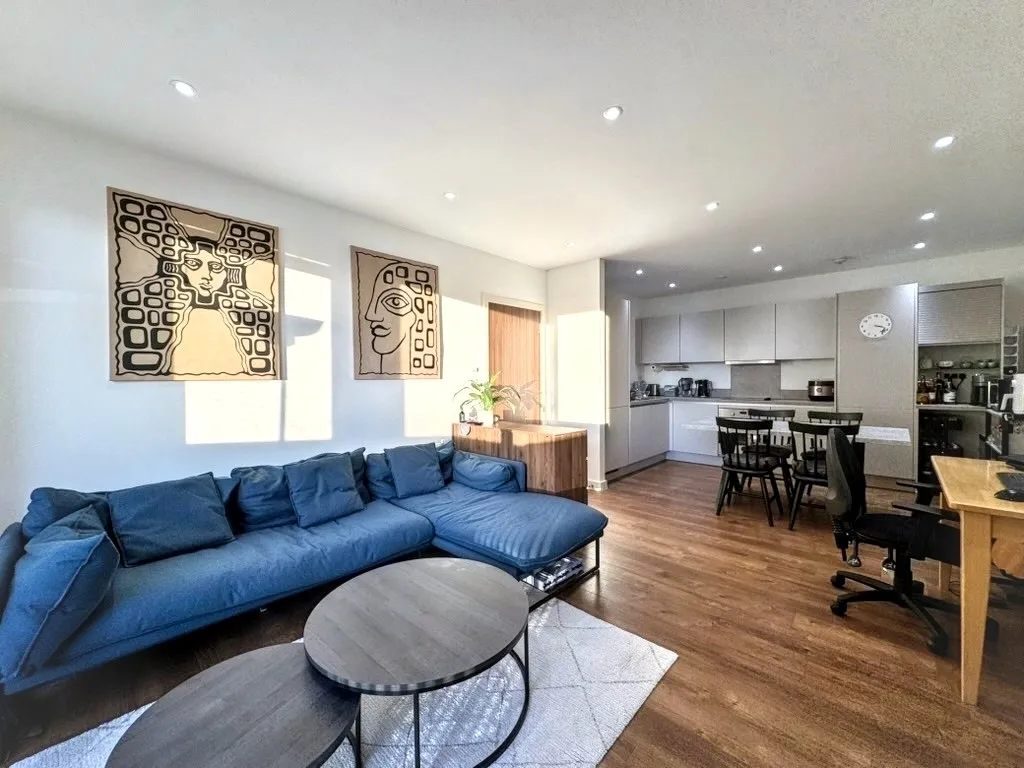 2 bed flat for sale, Moorhen Drive, NW9