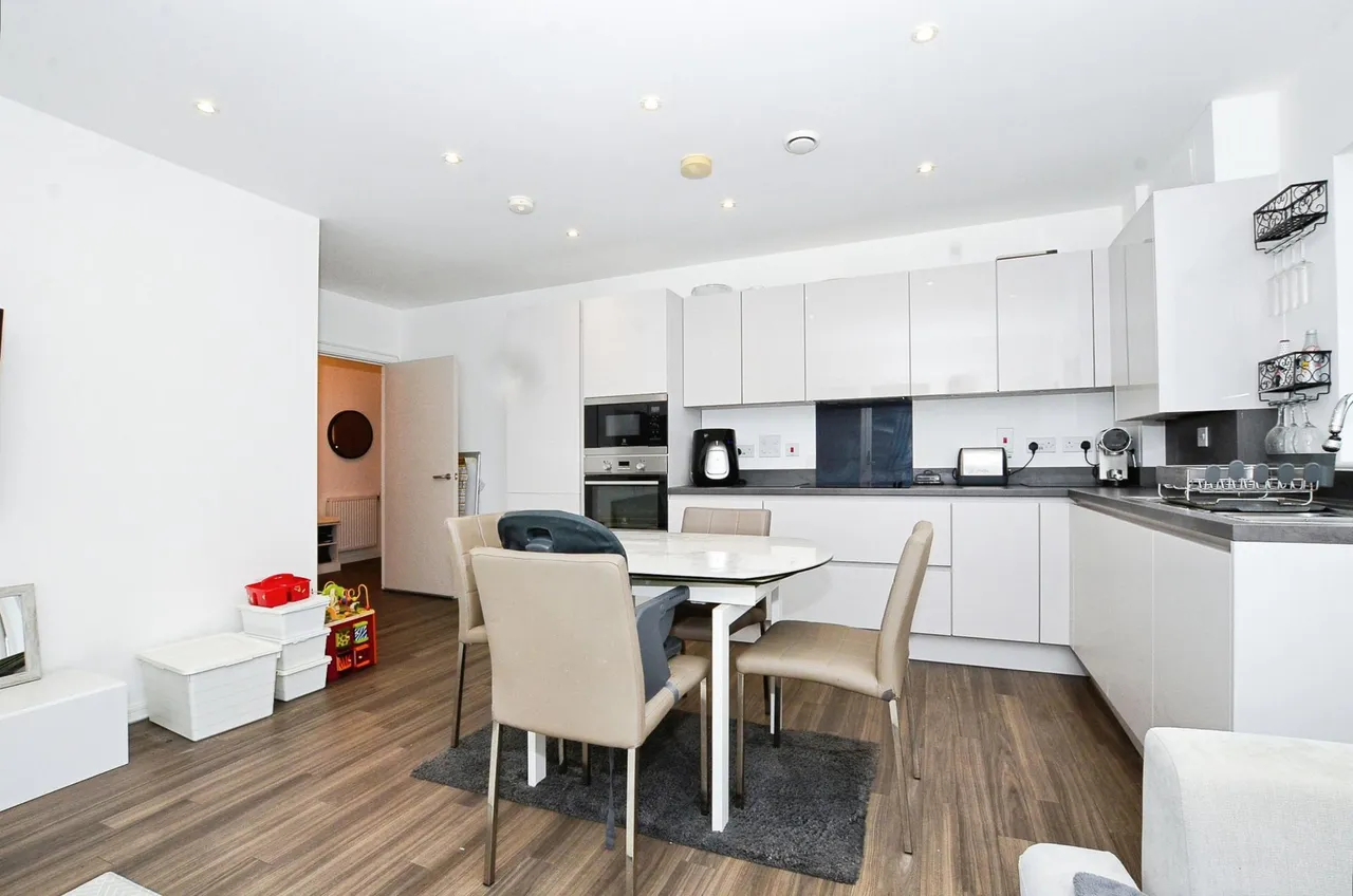Bucknall Place, Watford, WD19, photo 2