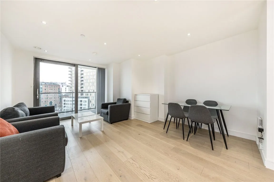 East Ferry Road, Canary Wharf, photo 3