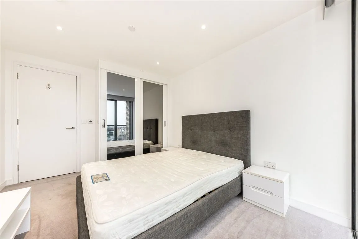 East Ferry Road, Canary Wharf, photo 6