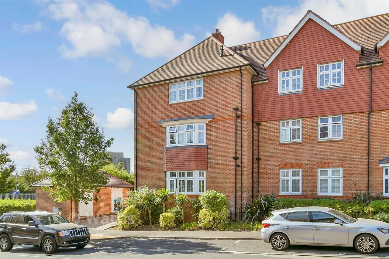 2 bed flat for sale, Germander Avenue, Halling, ME2