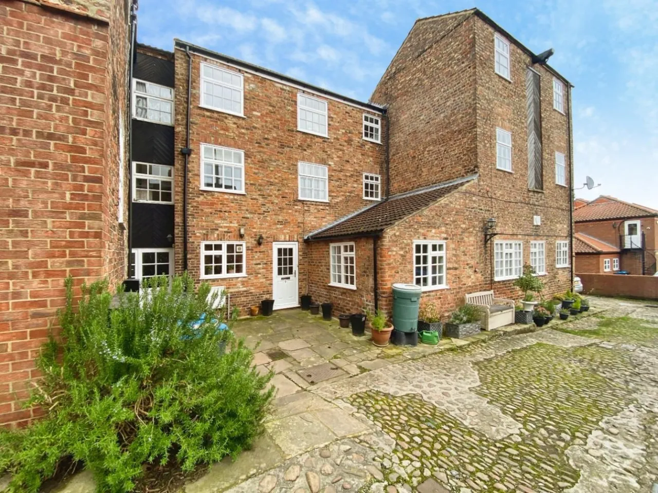 3 bed flat for sale — Kirkgate, Thirsk