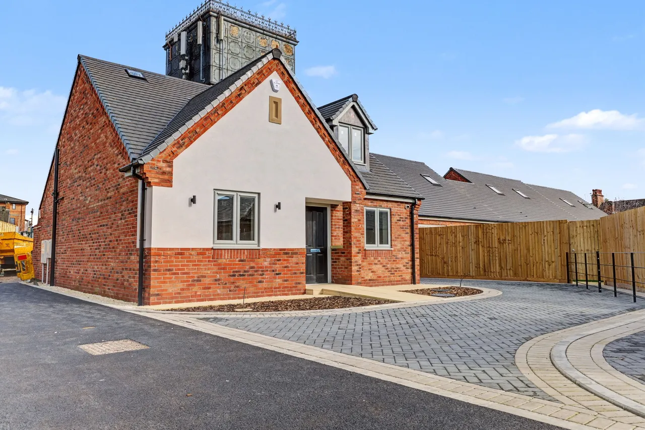 3 bed house for sale — Plot 11 (THE CHARLES), HAWKSLEY RISE, Leicester Road - LE10 1BS