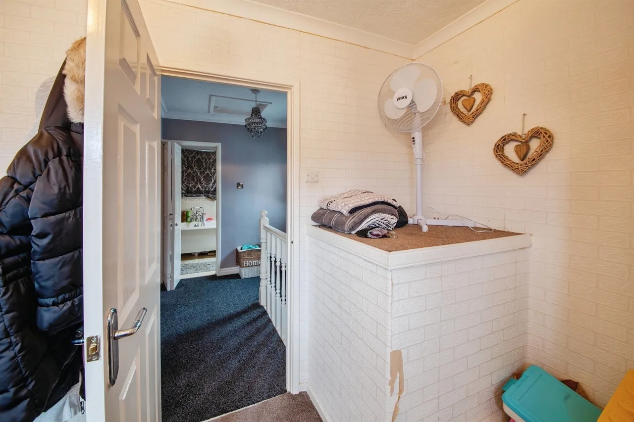 Lindhurst Road, Athersley North, S71, photo 16