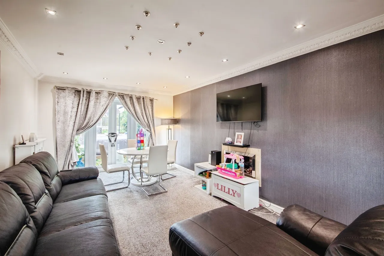 Lindhurst Road, Athersley North, S71, photo 4