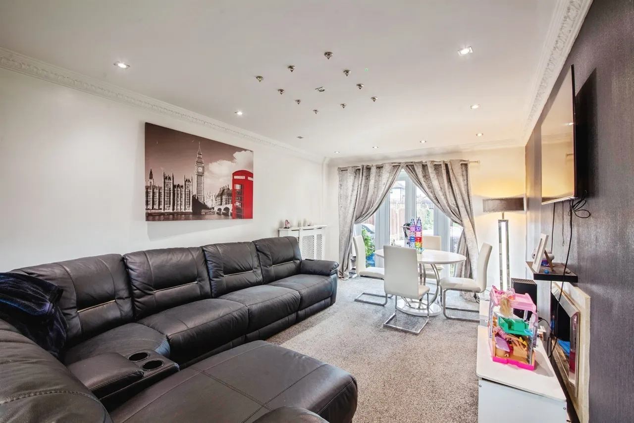 Lindhurst Road, Athersley North, S71, photo 2