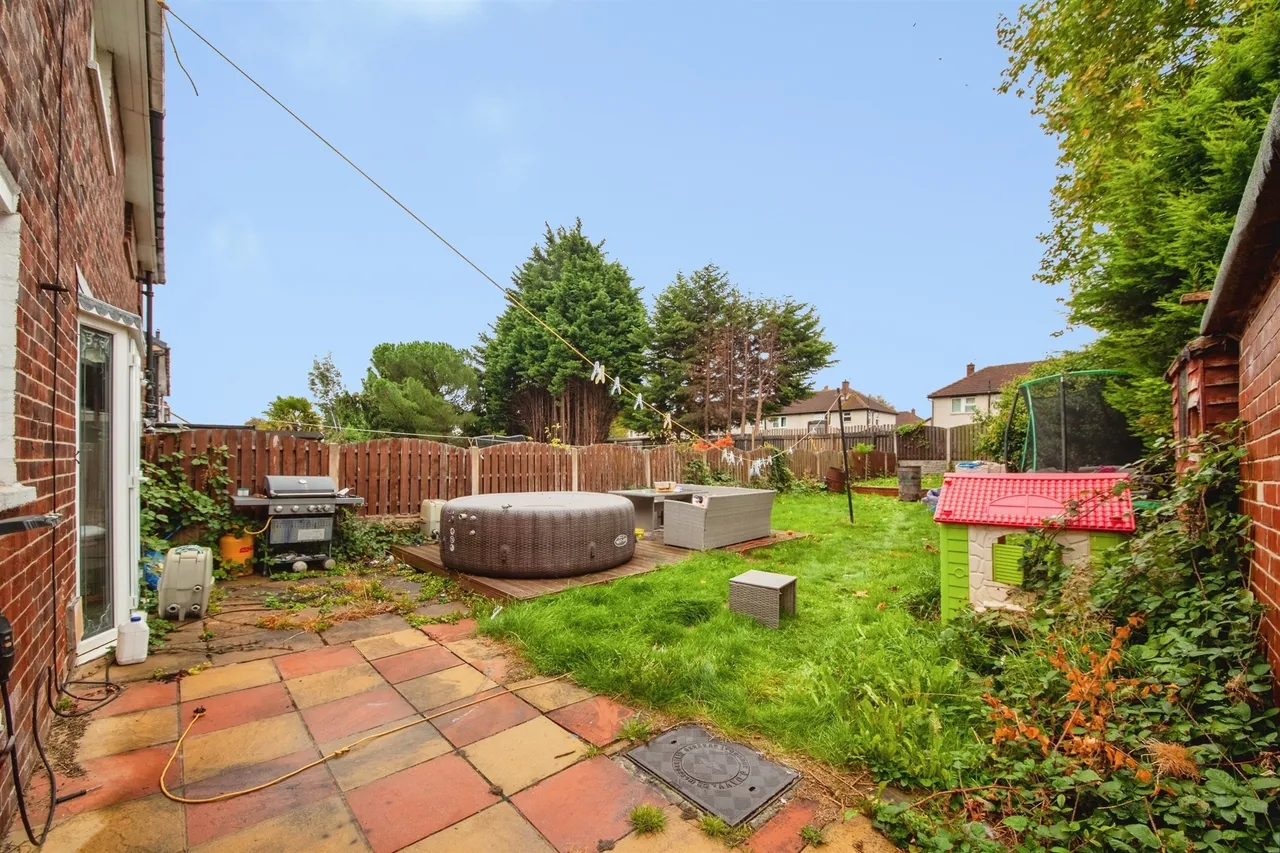 Lindhurst Road, Athersley North, S71, photo 18