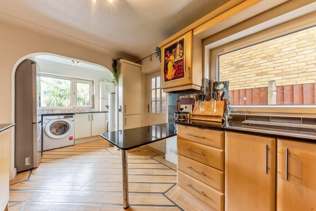 Thorold Road, Barrowby, NG32, photo 8