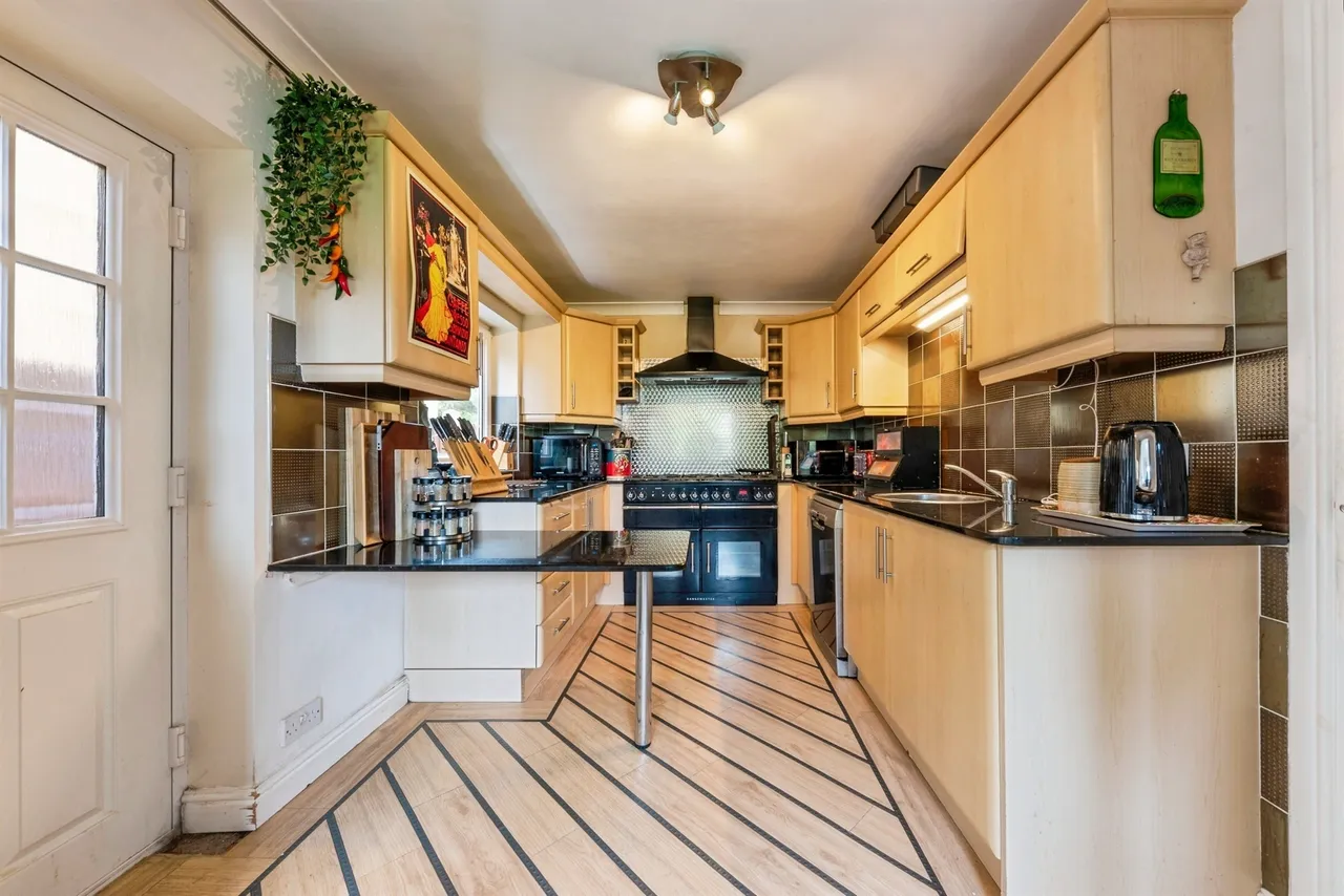 Thorold Road, Barrowby, NG32, photo 11