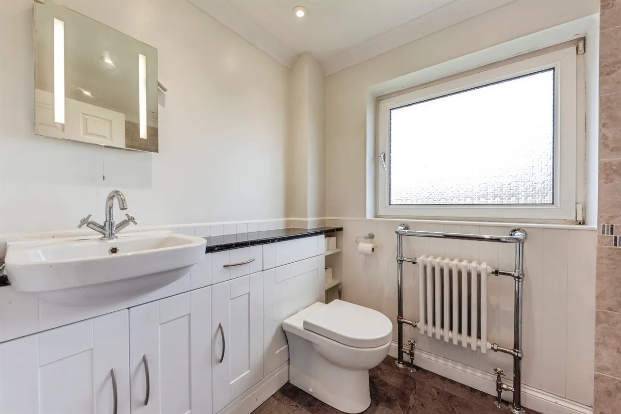 Thorold Road, Barrowby, NG32, photo 13