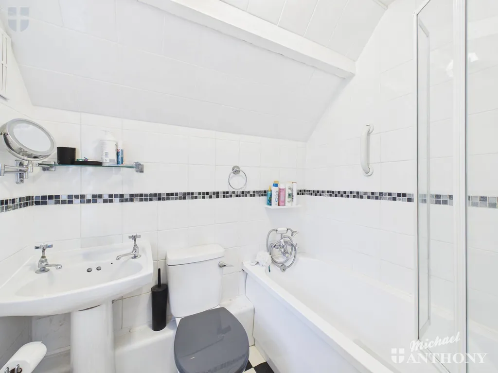Walton Place, Weston Turville, Aylesbury, HP22 5RD, photo 9