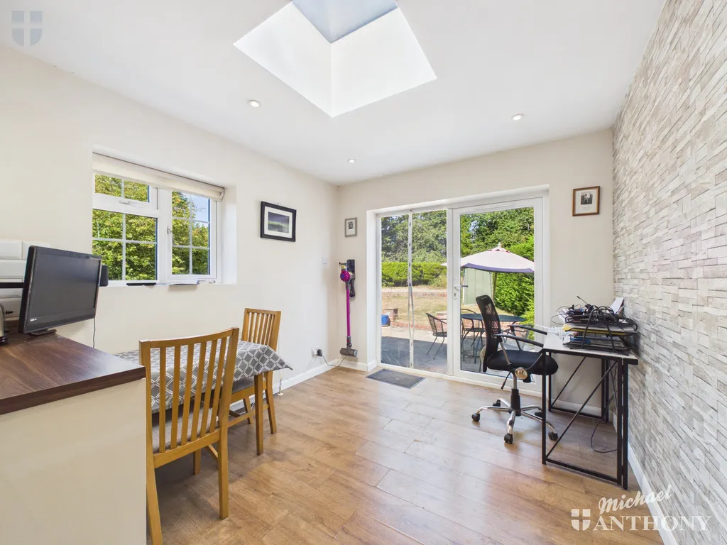 Walton Place, Weston Turville, Aylesbury, HP22 5RD, photo 5