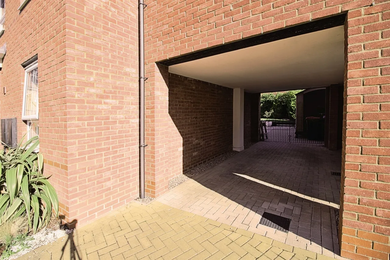 Martina Close, Fairfields, MK11, photo 14