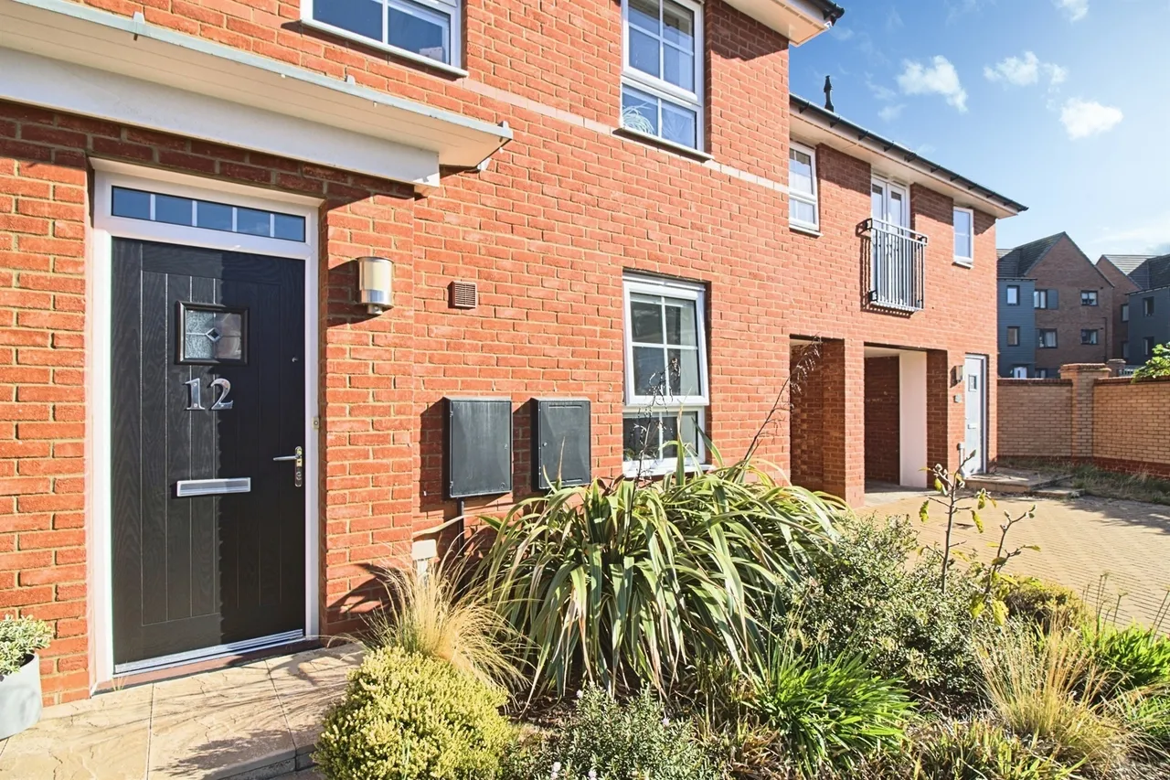 3 bed house for sale, Martina Close, Fairfields, MK11