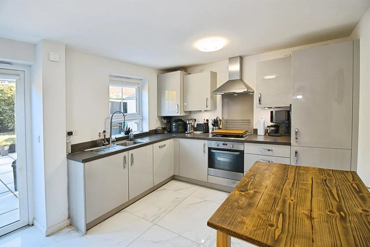 Martina Close, Fairfields, MK11, photo 3