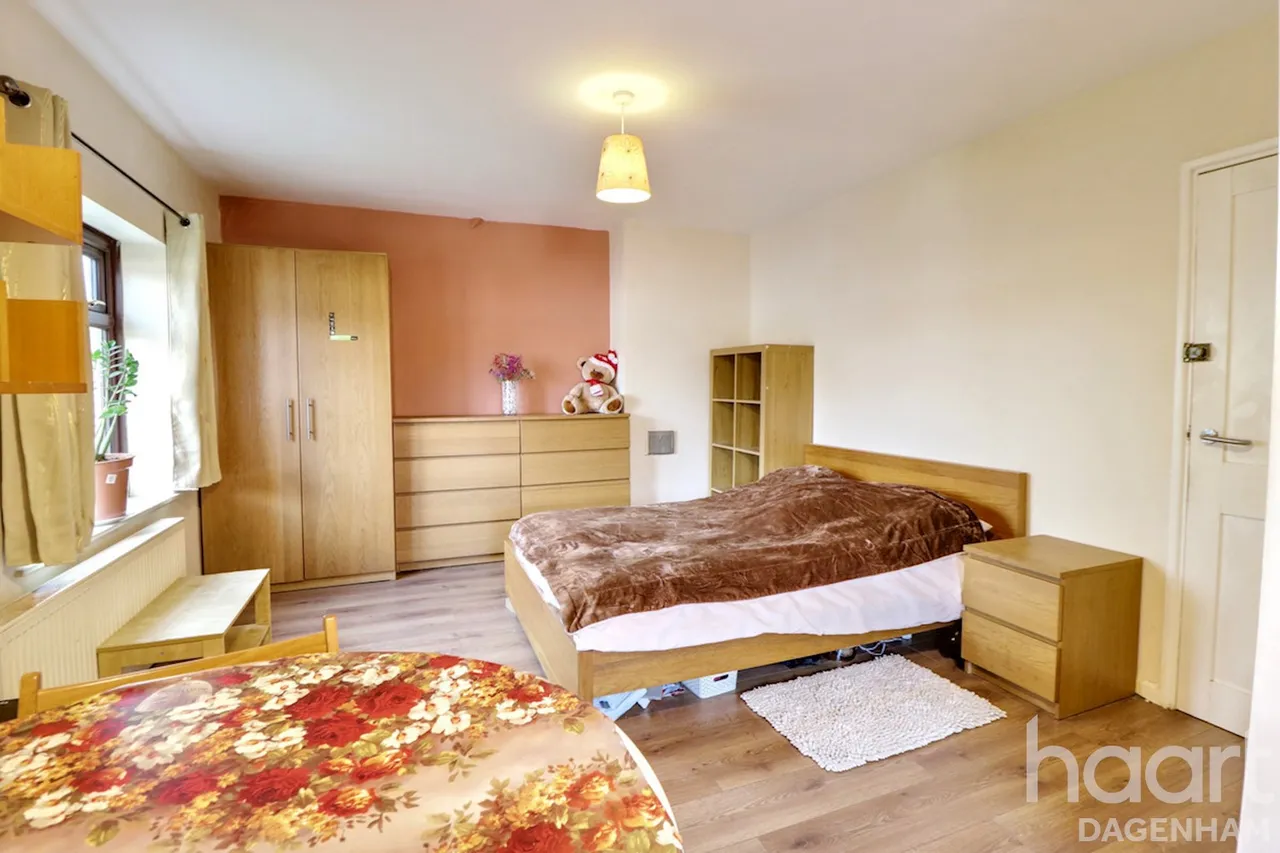 St Georges Road, Dagenham, RM9, photo 18